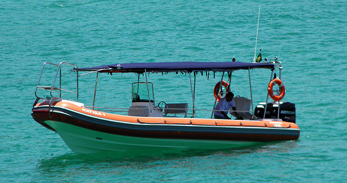 Para quem vai hospedar-se em Araçatiba e arredores, poderá realizar passeios neste barco. Clique na foto
