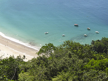 Início da Praia do Aventureiro vista do Mirante da Sundara