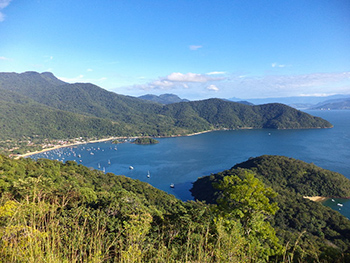 Enseada do Abraão vista do Mirante do caminho de Palmas.