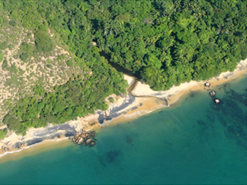 Vista aérea da Praia Preta - Ilha Grande - RJ