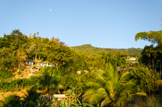 A beleza da mata ao redor da vila é encantadora