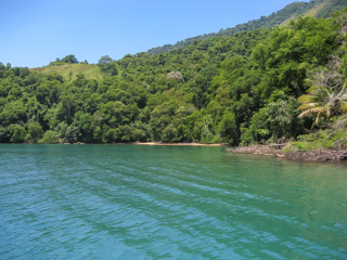 Praia do Marinheiro vista de um barco