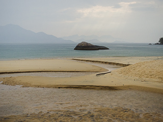 O encontro do Riacho Camiranga com o mar, rende lindas fotos!